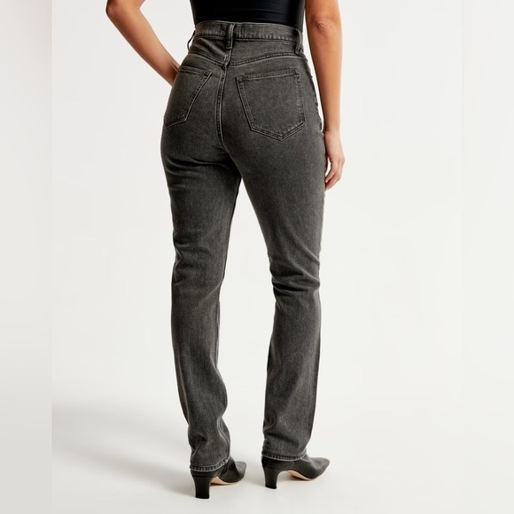 Abercrombie & Fitch Curve Love Ultra High Rise 90s Slim Straight Jean - Picture 4 of 11